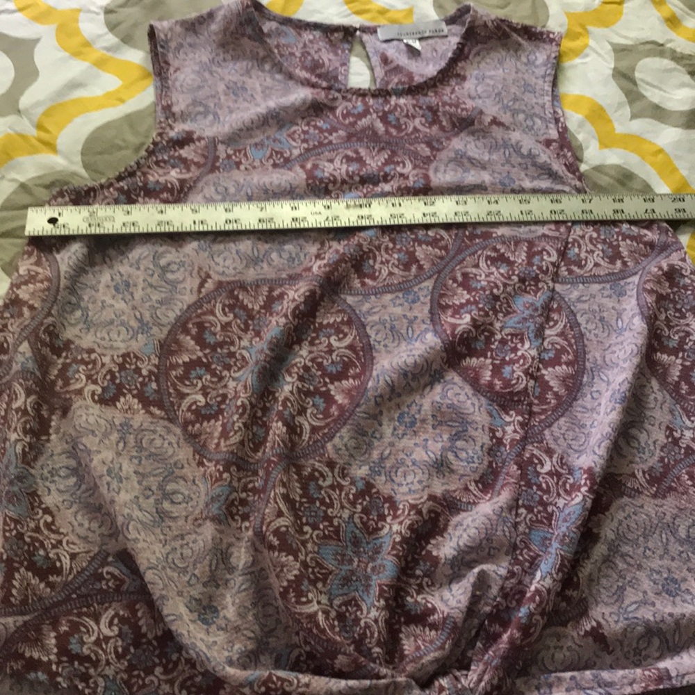 Feminine sleeveless blouse for hot summer days